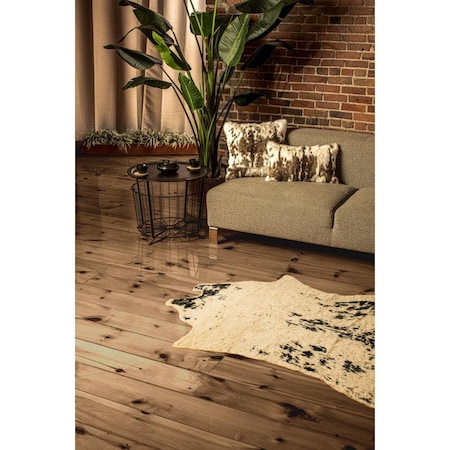 Palacedesigns 4 x 5 ft. Faux Cowhide Non Skid Area Rug - Off White - Black & Gold PA3098658